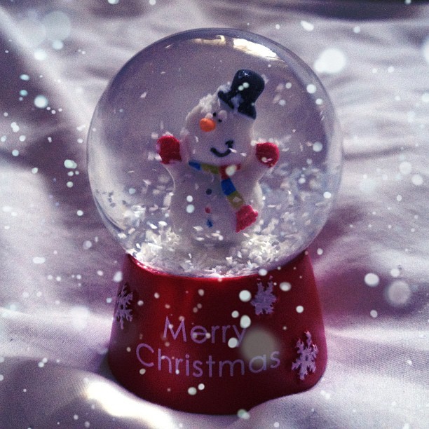 christmas-snow-globe