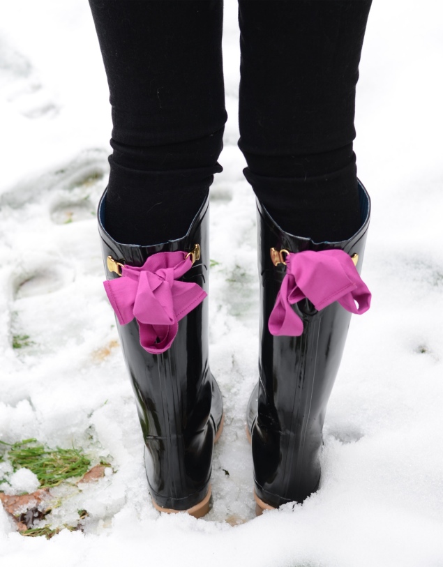 black-joules-purple-ribbon-wellingtons