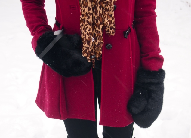 burgundy-coat-leaoprd-black-mittens-faux-fur