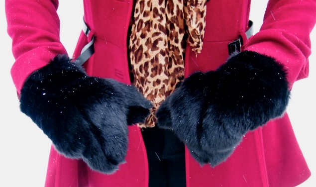 faux-fur-mittens-paws