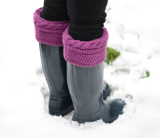 navy-hunter-wellies-purple-cable-socks