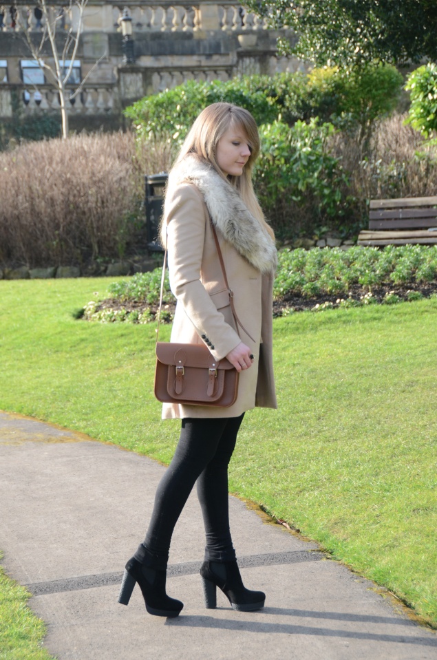 beige-faux-fur-collar-coat