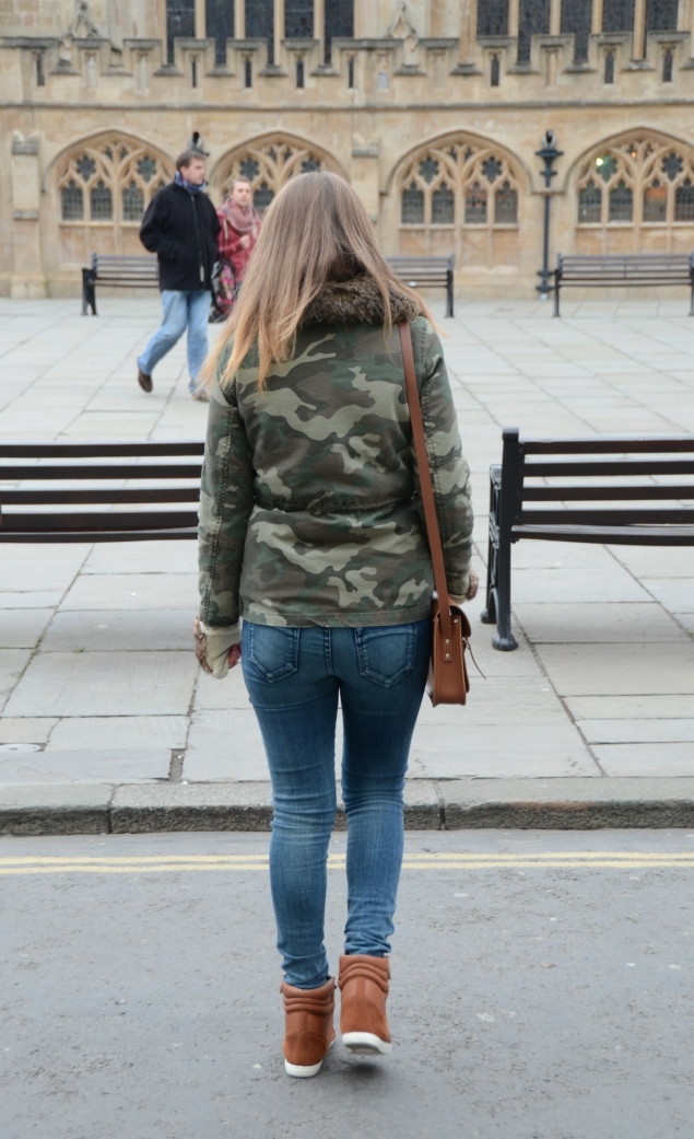 camo-fur-jacket-bleulab-jeans