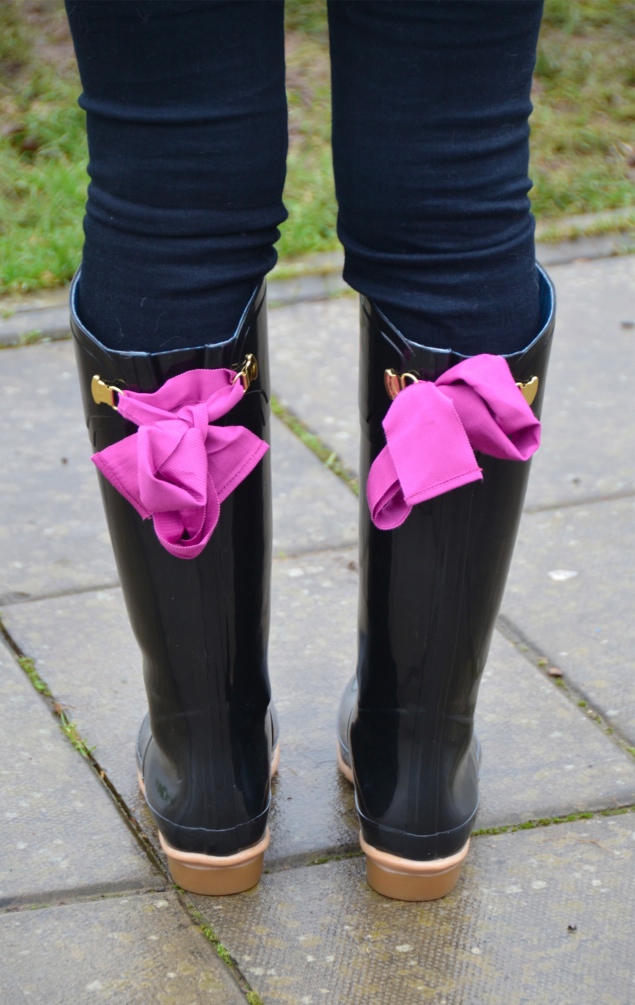 joules-black-ribbon-pink-wellies