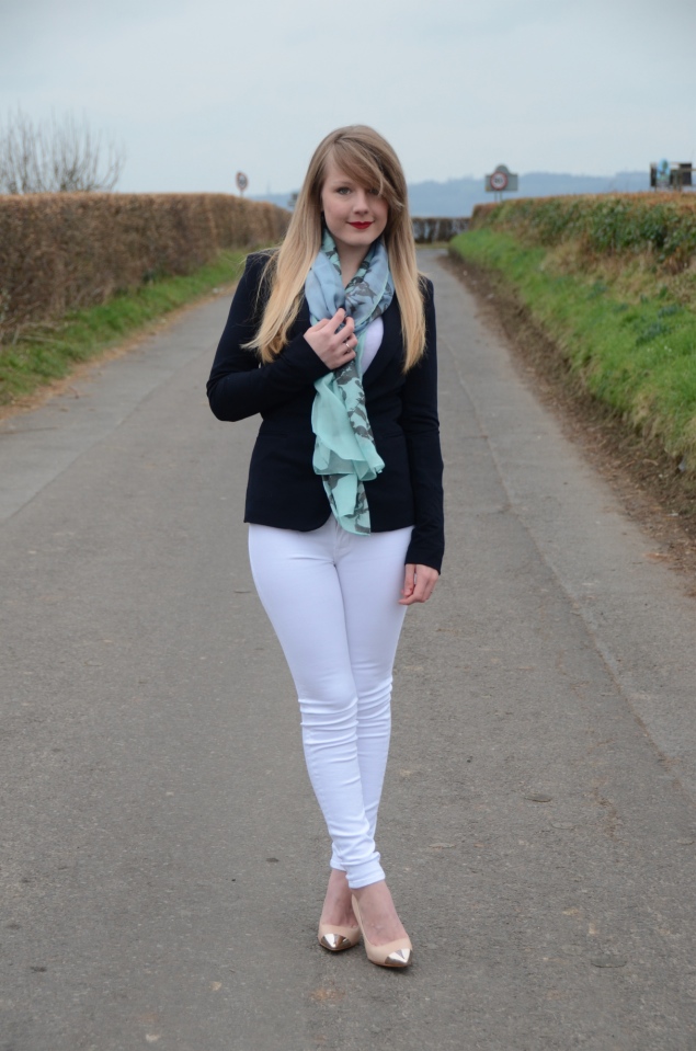 white-jeans-navy-blazer