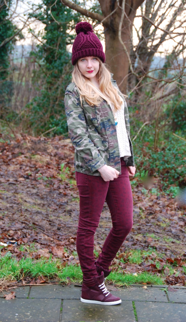 camo-jacket-leopard-jeans-outfit