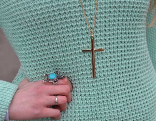 gold-cross-pendant