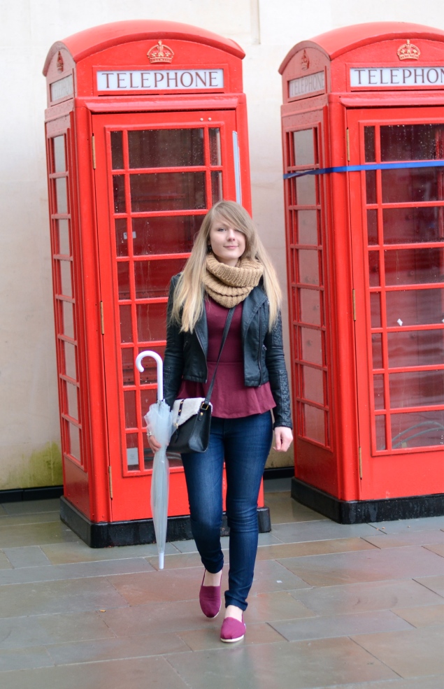 lorna-burford-outfit-phone-boxes