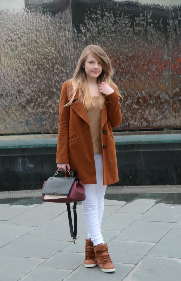 tan-coat-white-jeans