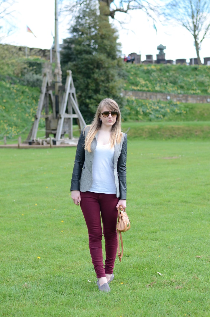 koral-merlot-jeans-outfit