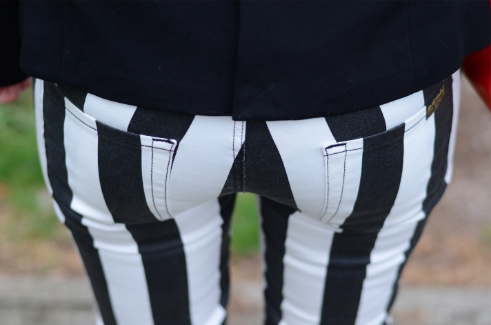 7-for-all-mankind-black-white-striped-jeans