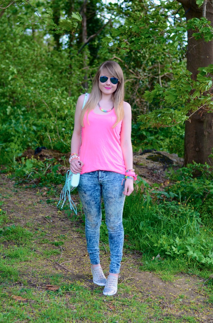 lorna-summer-neon-outfit