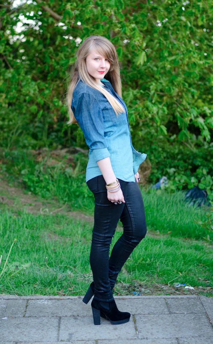 black-jeans-ombre-blue-shirt