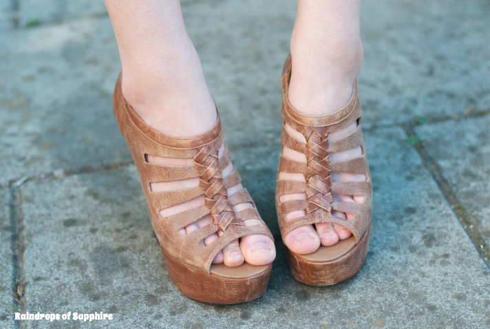 topshop-shirley-wedges-tan