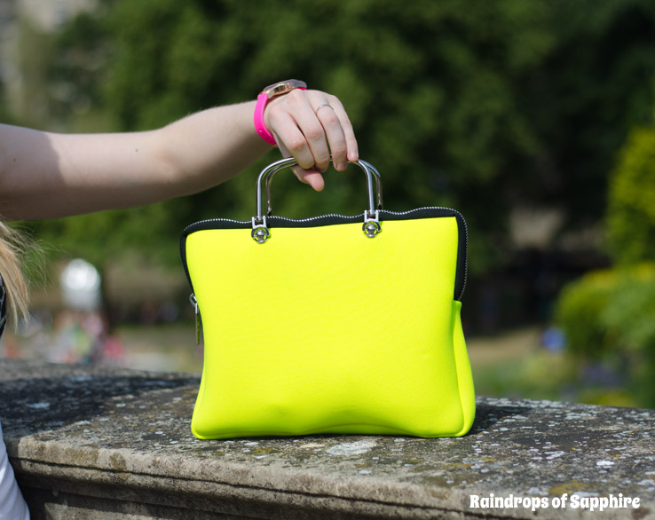 neon-yellow-leghila-laptop-case-neoprene