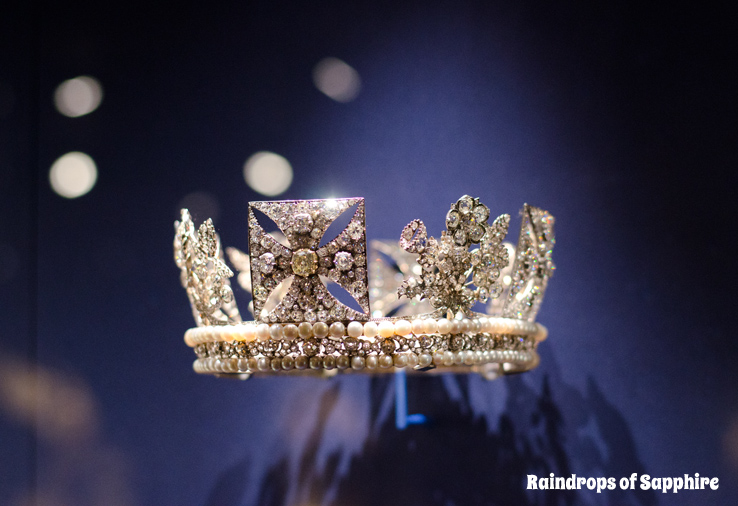 queens-corontation-exhibition-buckingham-palace-15