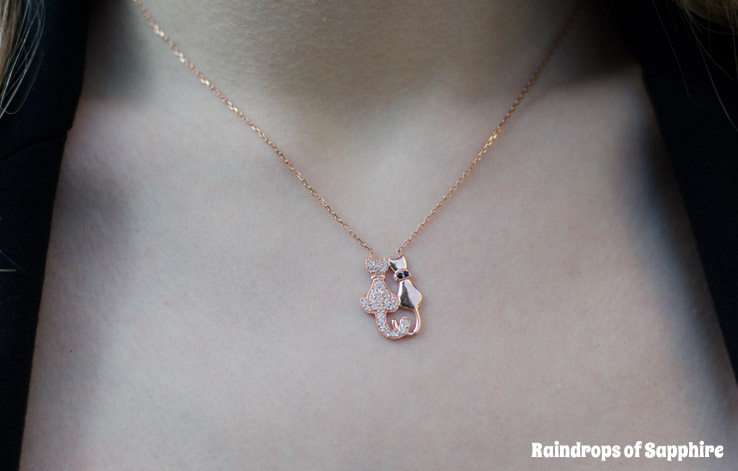 amorium-rose-gold-cat-necklace