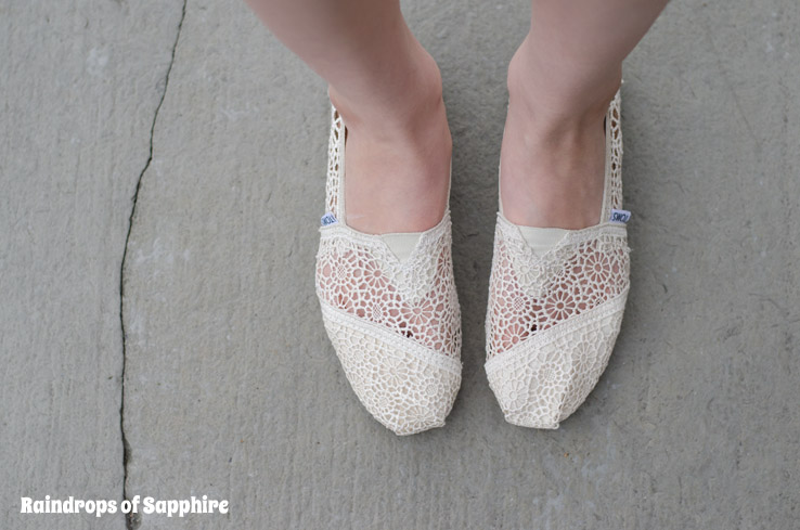 TOMS-cream-crochet