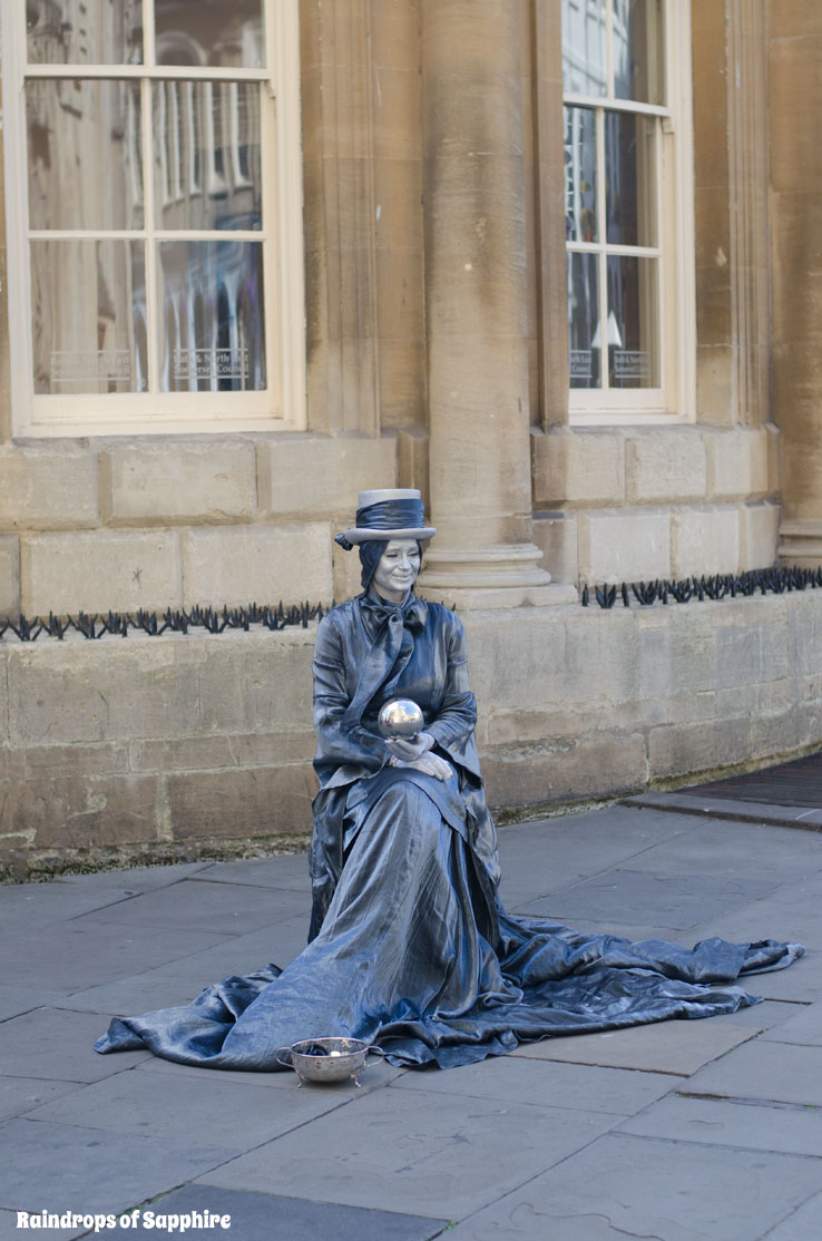 silver-lady-statue-ball