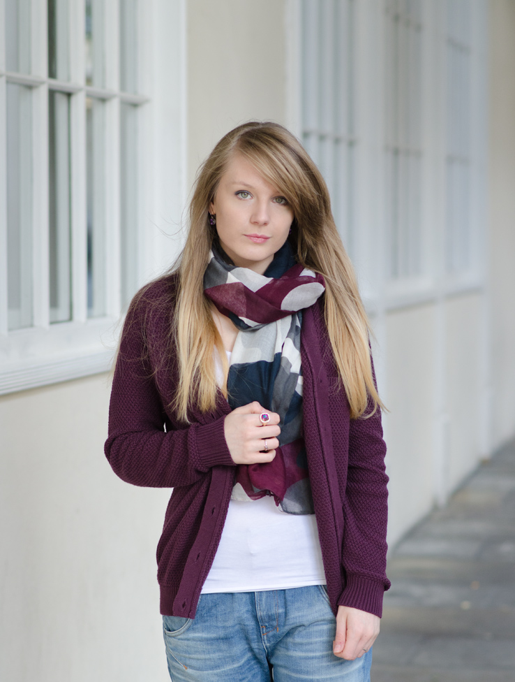 zara-camo-burgundy-scarf