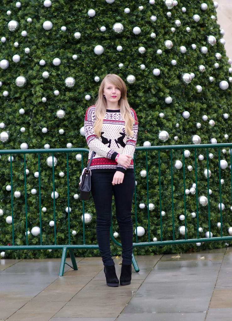 fashion-blogger-christmas-jumper-sweater