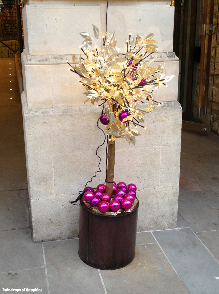 milsom-place-in-bath-light-up-tree-christmas