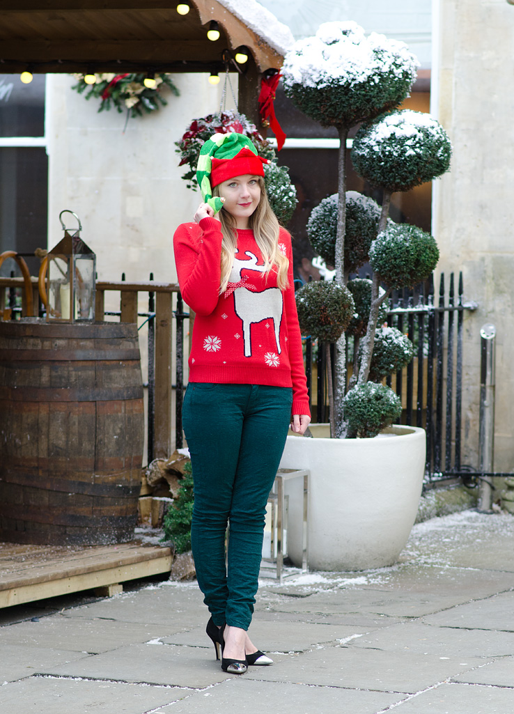 red-ribbon-christmas-jumper-green-jeans