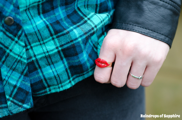 butler-wilson-red-lips-ring