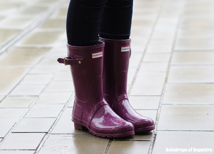 hunter-short-dark-ruby-gloss-wellies-pink