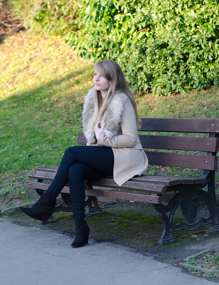 lorna-burford-black-jeans-bench-park