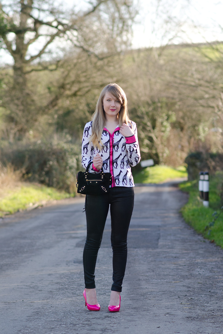 lavis-alice-giraffe-shirt-leatherette-jeans-louboutin-declic