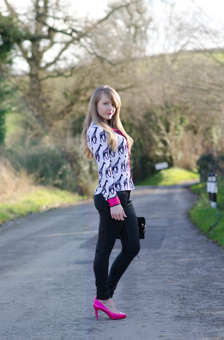 lorna-burford-blogger-black-skinny-jeans-butt