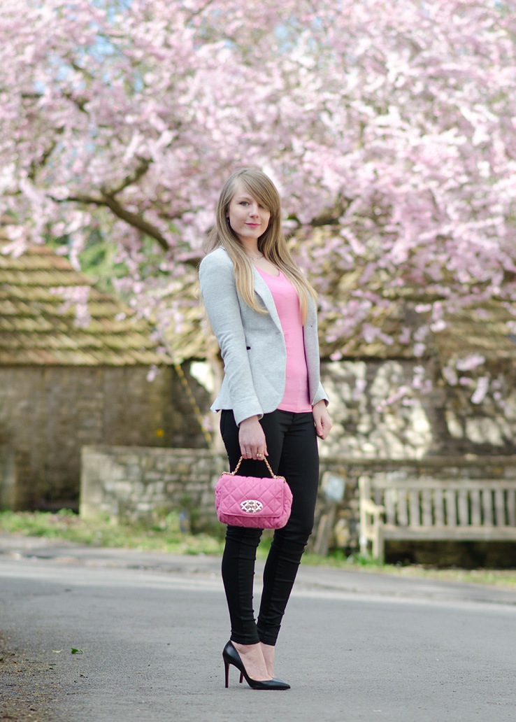 grey-pink-black-outfit