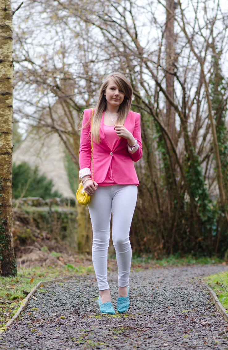 pastel-blue-pink-yellow-white-outfit