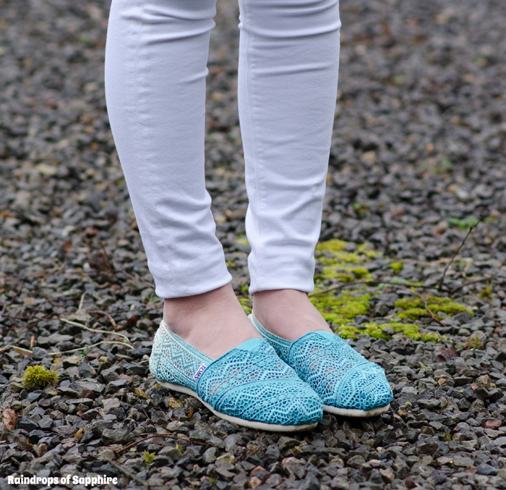 toms-blue-crochet-ombre-classics