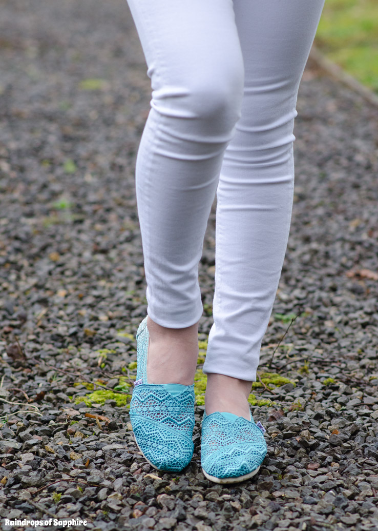 toms-classics-crochet-blue-ombre