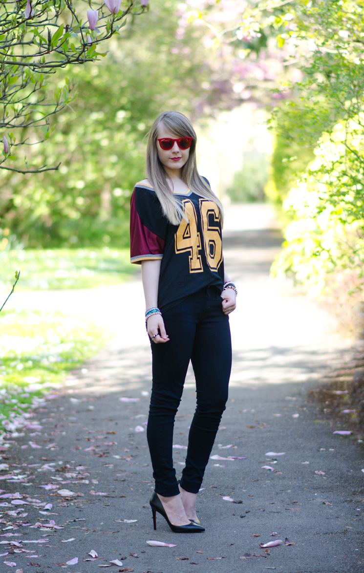 black-skinny-jeans-tight-basketball-tee