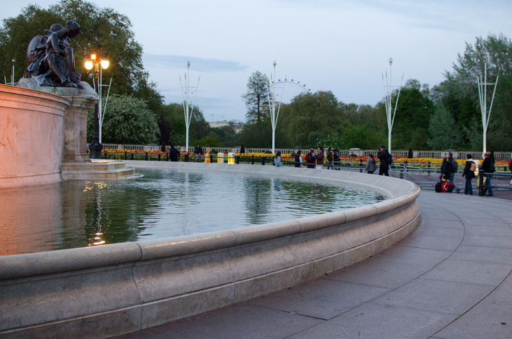 buckingham-palace-fountain