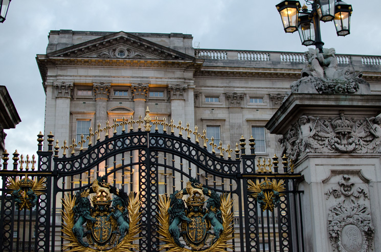 buckingham-palace-gates