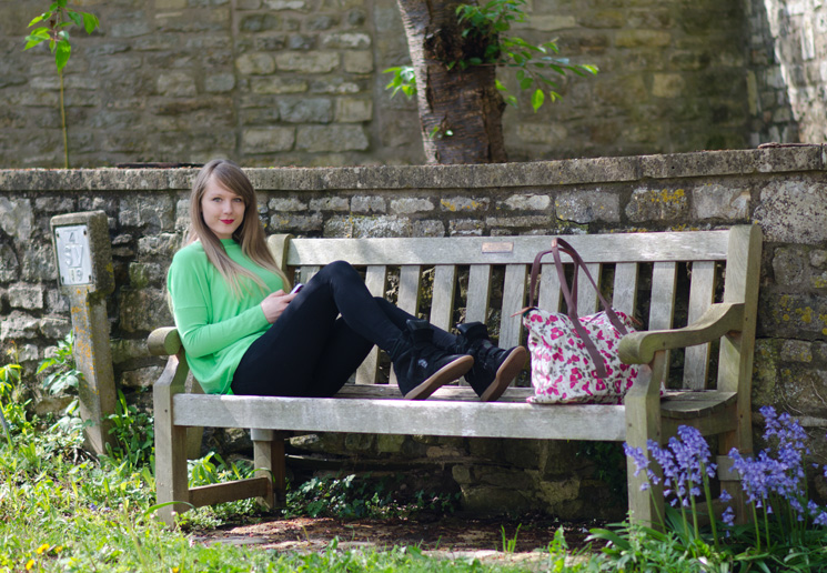 uk-fashion-blogger-on-bench