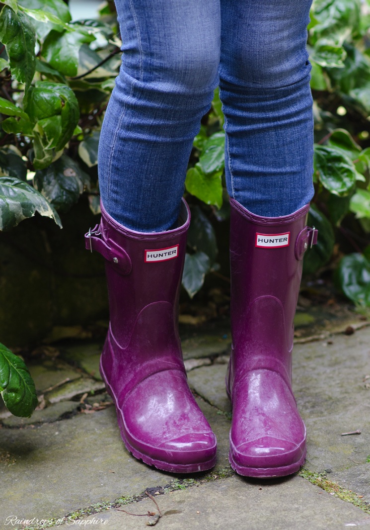 hunter-short-ruby-gloss-wellies-worn