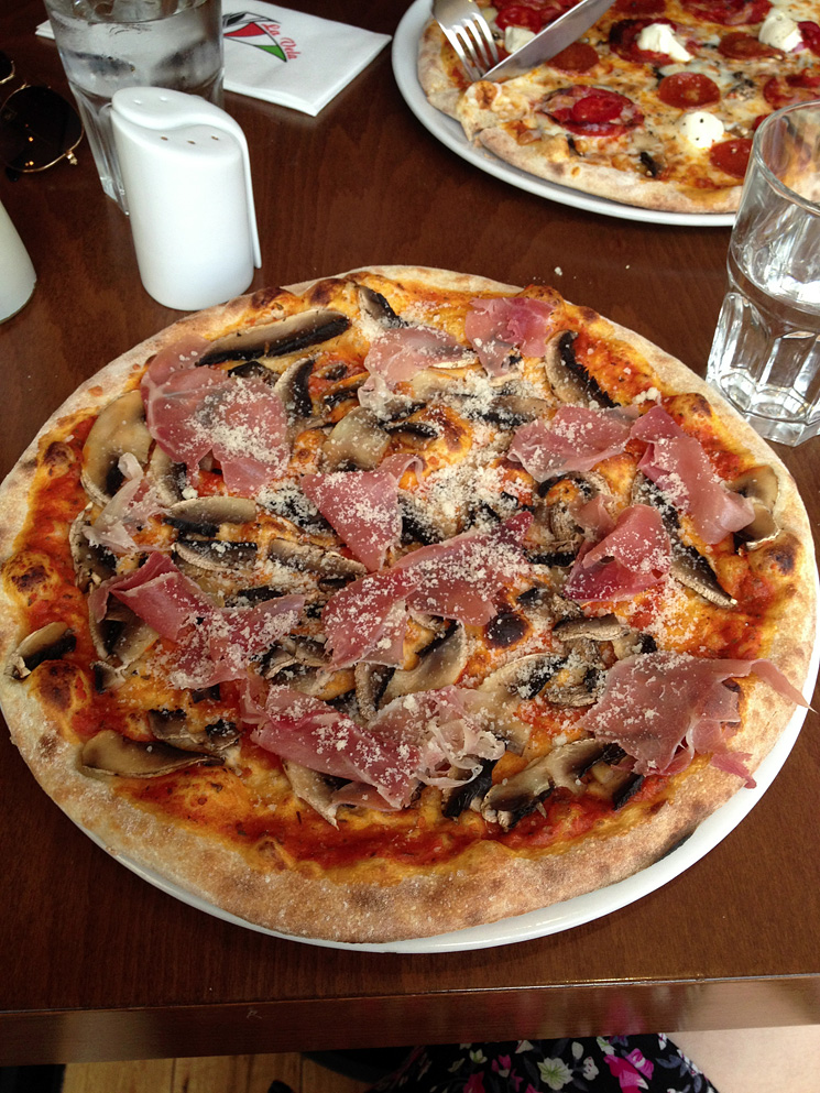 la-vella-burnham-on-sea-pizza