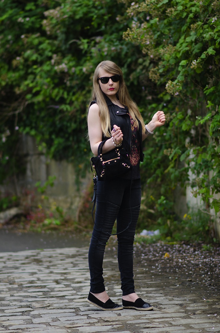 black-leather-vest-skull-tee-moto-jeans