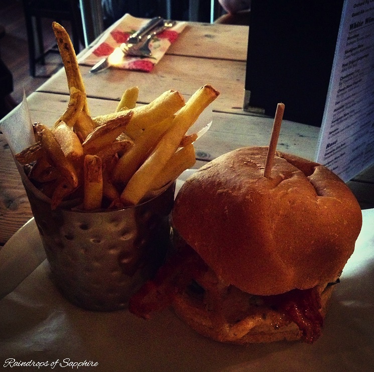 cosy-club-caesar-salad-burger