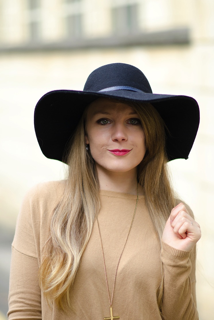 lorna-burford-black-floppy-hat