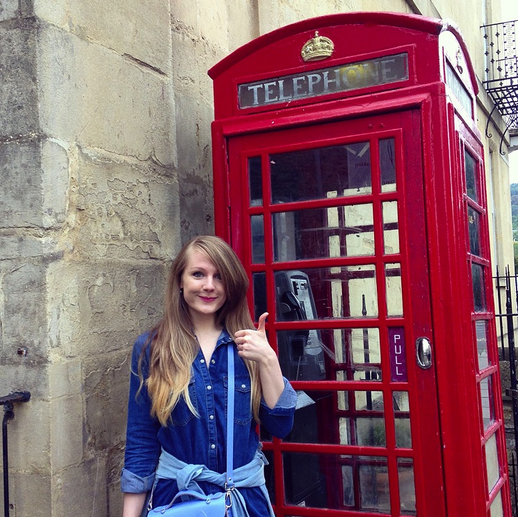 instagram-red-phone-box