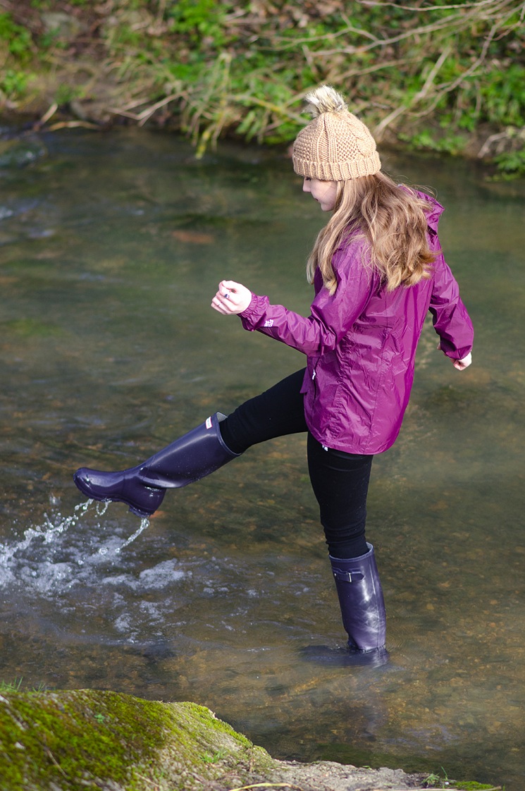 girl-splashing-wellies-rain-water