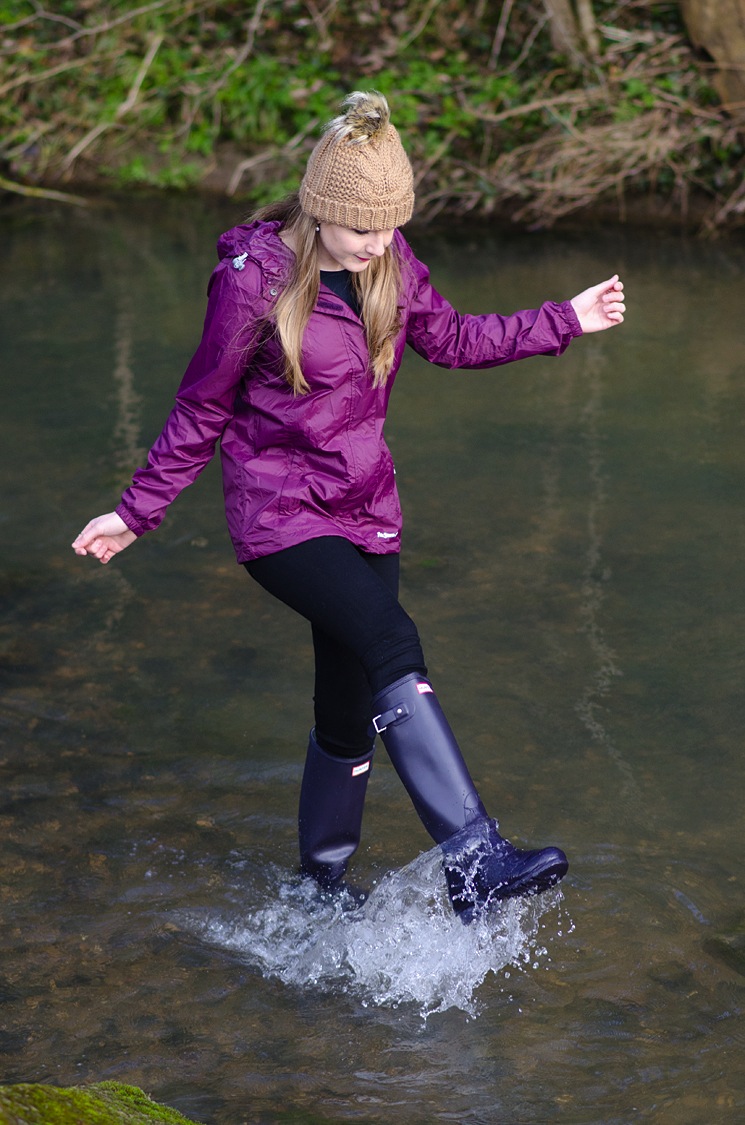 lorna-burford-hunter-wellies-rain-splashing-water