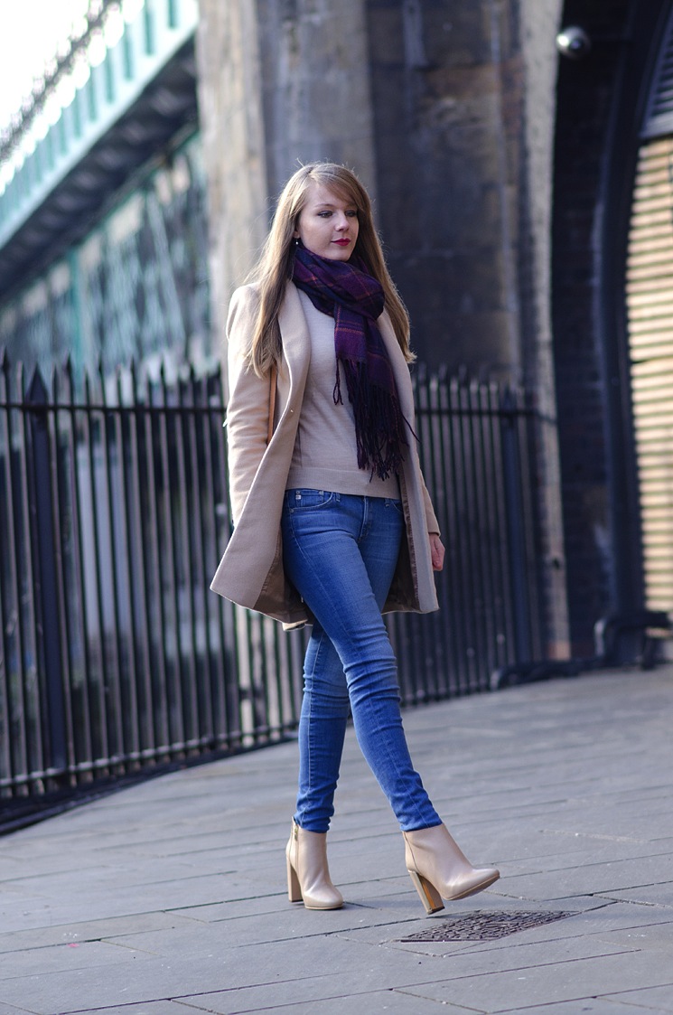 AG-raw-hem-legging-jeans-worn