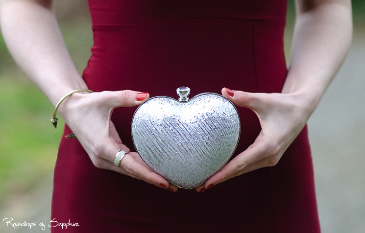 heart-glitter-clutch-silver